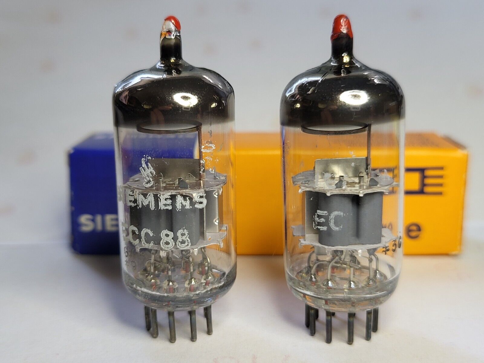 Siemens ECC88 = 6DJ8 Red Tip Matched Pair - Munich GA3 #3G - NOS |  Soundlumia