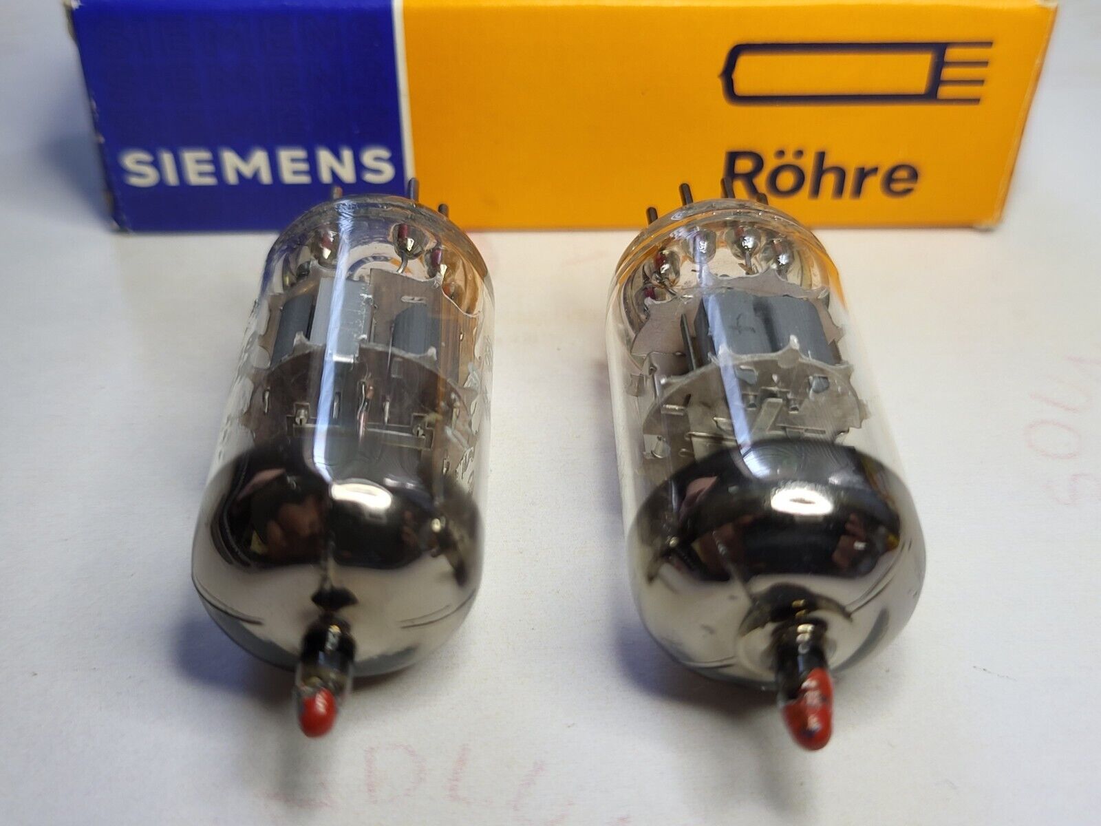 Siemens ECC88 = 6DJ8 Red Tip Matched Pair - Munich GA3 #3G - NOS |  Soundlumia